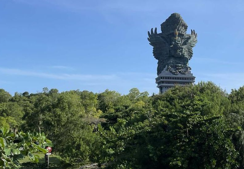 Paket Tour 3 Hari  2 Malam Gwk - Uluwatu – Nusa Penida Barat