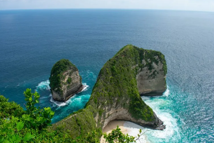 Paket 4 Hari 3 Malam. Sunrise Jeep Tour – Nusa Penida Barat